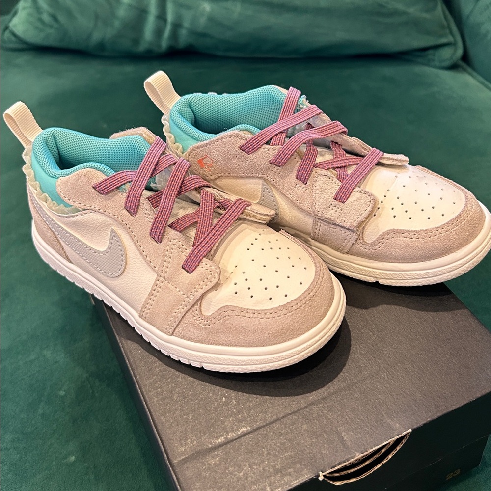 Girls Jordan 1 Low Dunks